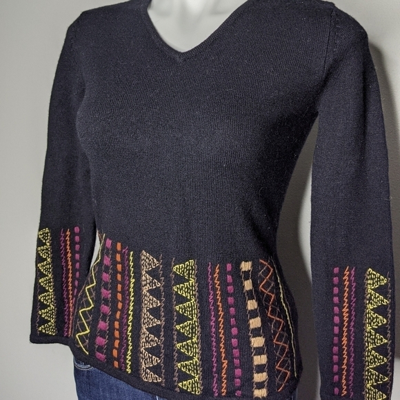 ✨3/$15 Vintage Madison Studio black embroidered wool sweater SP - Picture 3 of 7